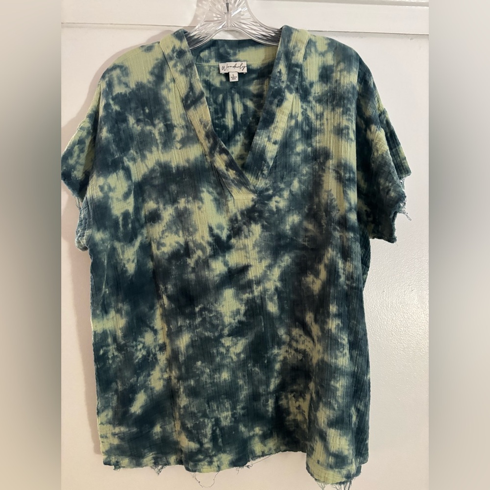 Wonderly Tie-Dye Ribbed V-Neck Top in Teal and Olive